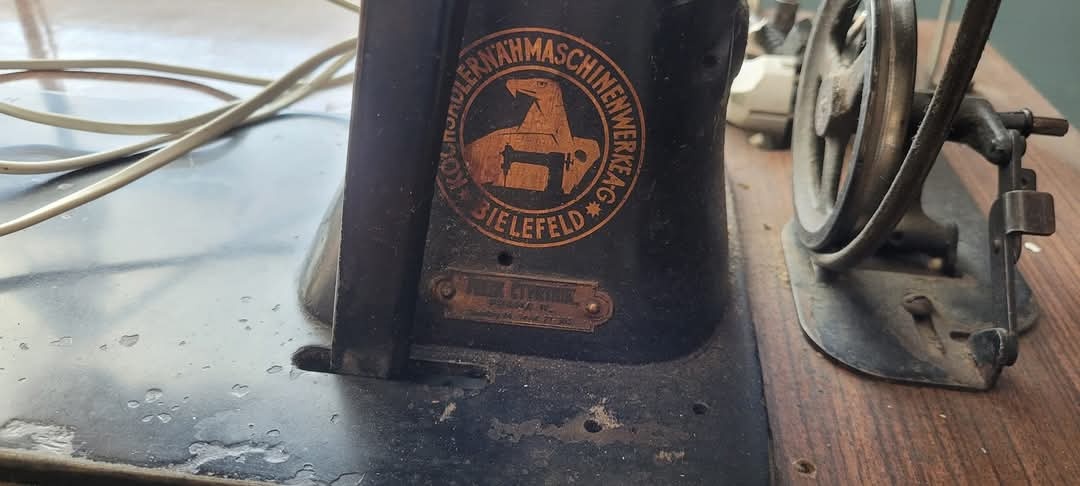 Vyšívací šicí stroj Adler s elektromotorem - 2