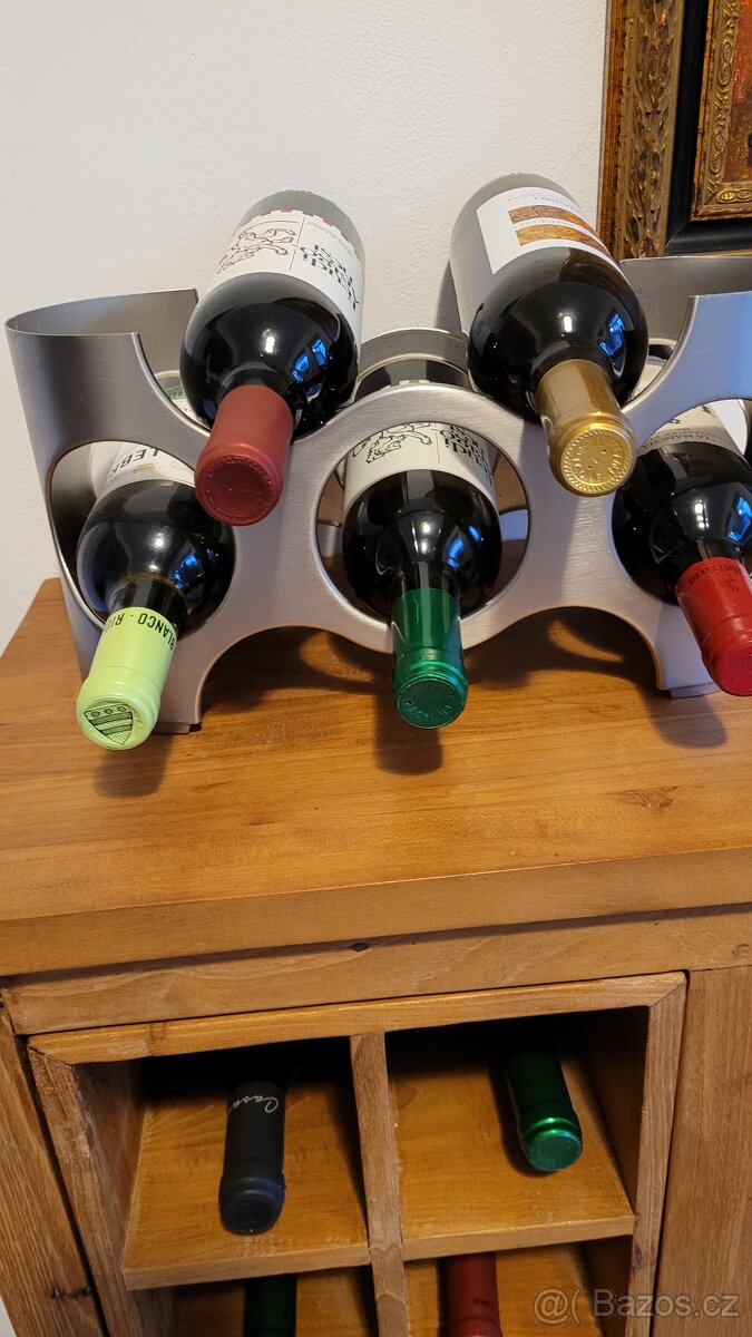 Nerezový stojan na víno - 2
