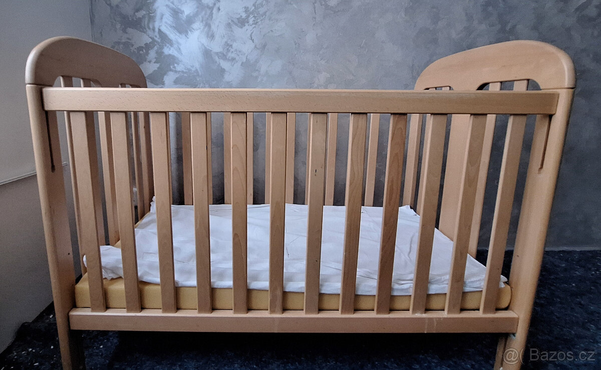 Dětská dřevěná postýlka - 2