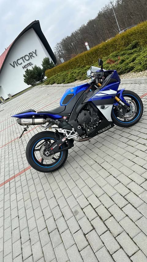 Yamaha YZF R1 - 2