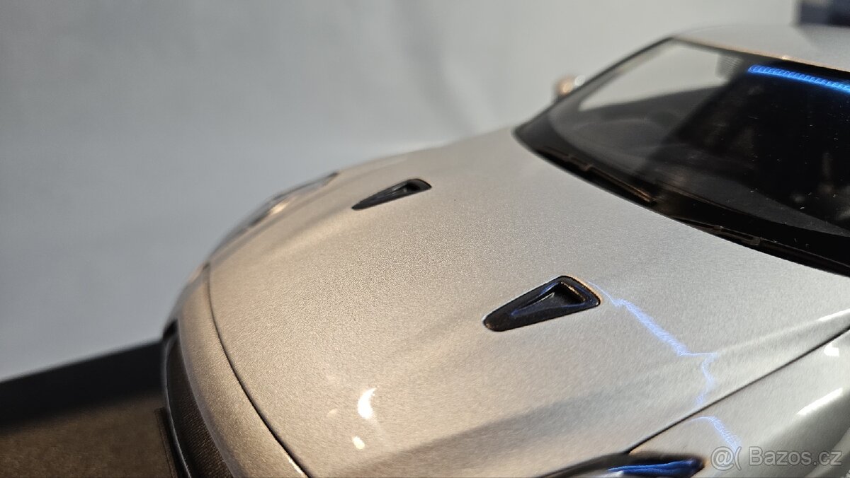 1:18 Auto Art Nissan GTR (Optional Matt Black Wheel) - 2