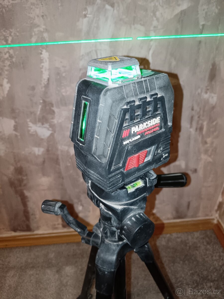 Samonivelační laser se stativem - 2