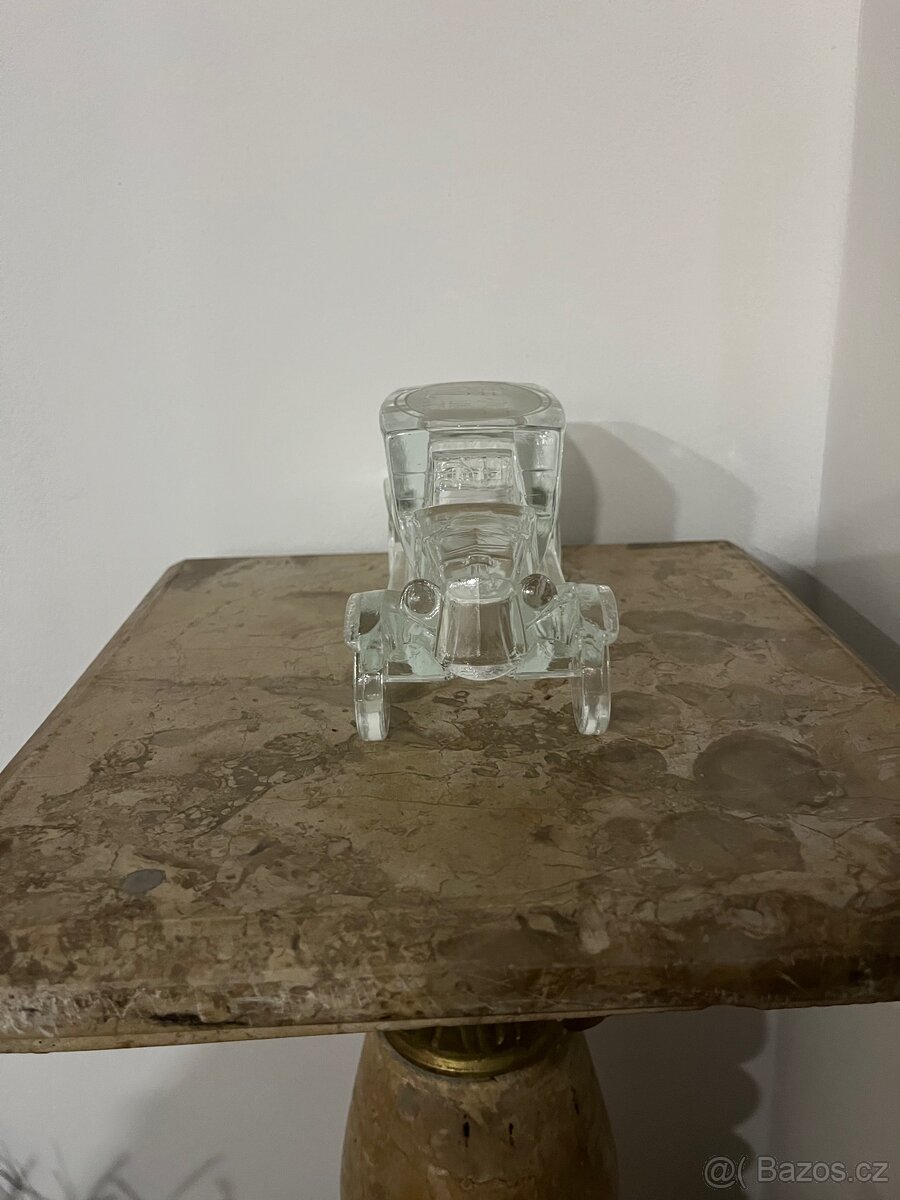 Staré skleněné auto - 2