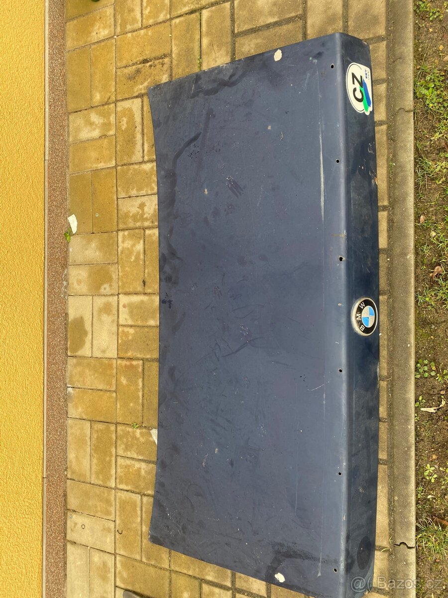 Zadní kapota bmw e30 - 2