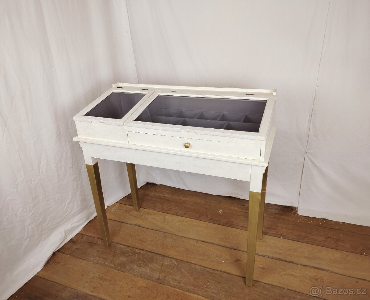 Vitrína - šperkovnice - 2