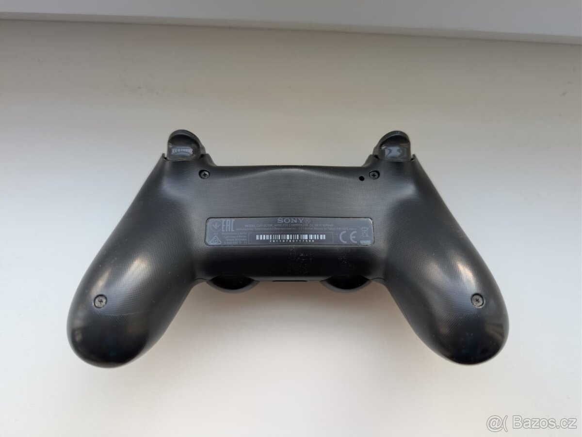 Ovladač na PS4 - 2