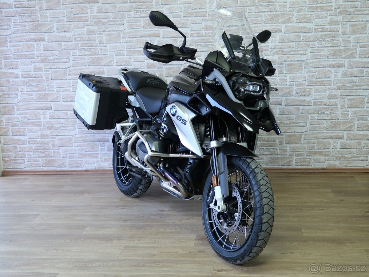 BMW R1200GS Tripleblack 26000km, servisní kniha, po servisu