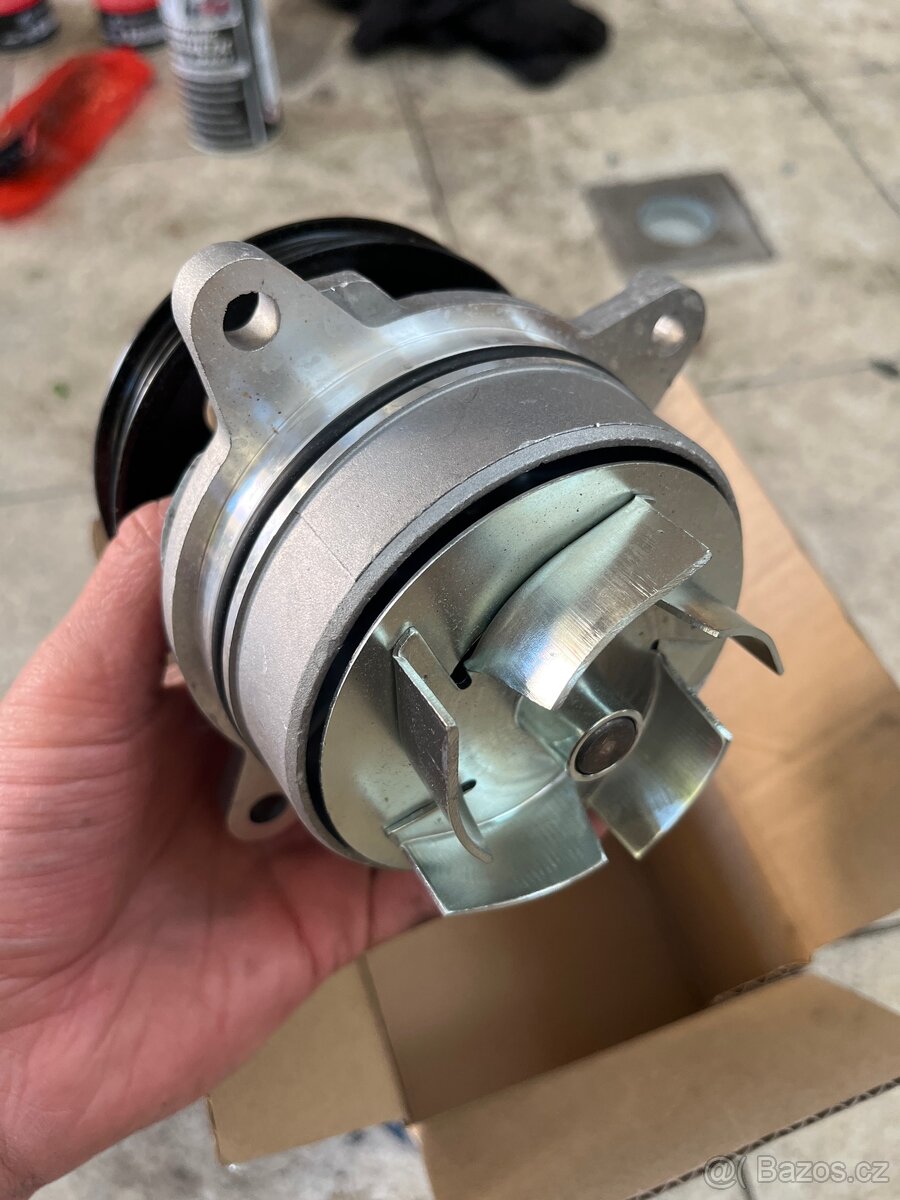 Vodní čerpadlo, chlazení motoru SWAG 33110701 Ford Transit - 2