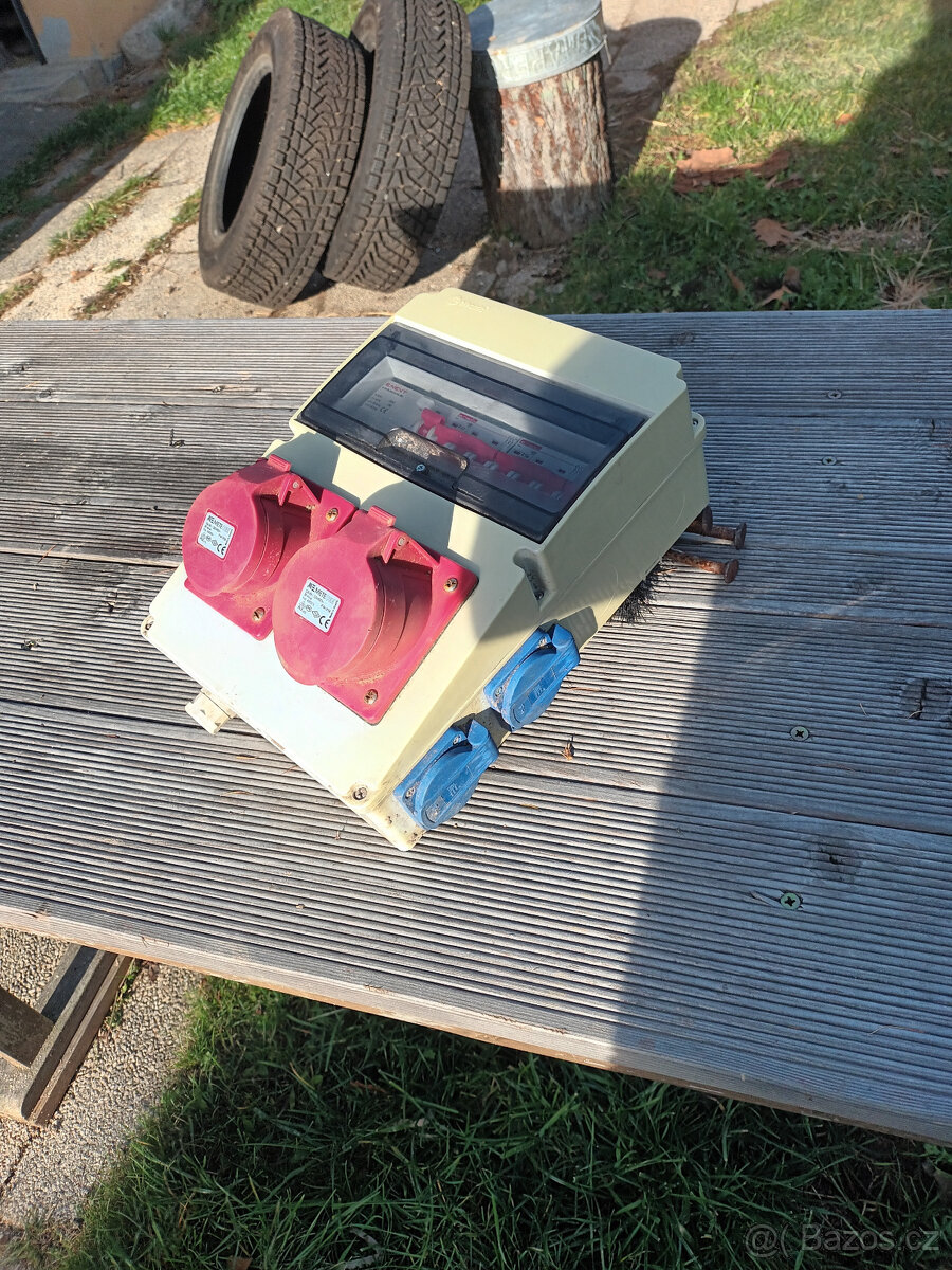 Prodám malý stavební rozvaděč - 2