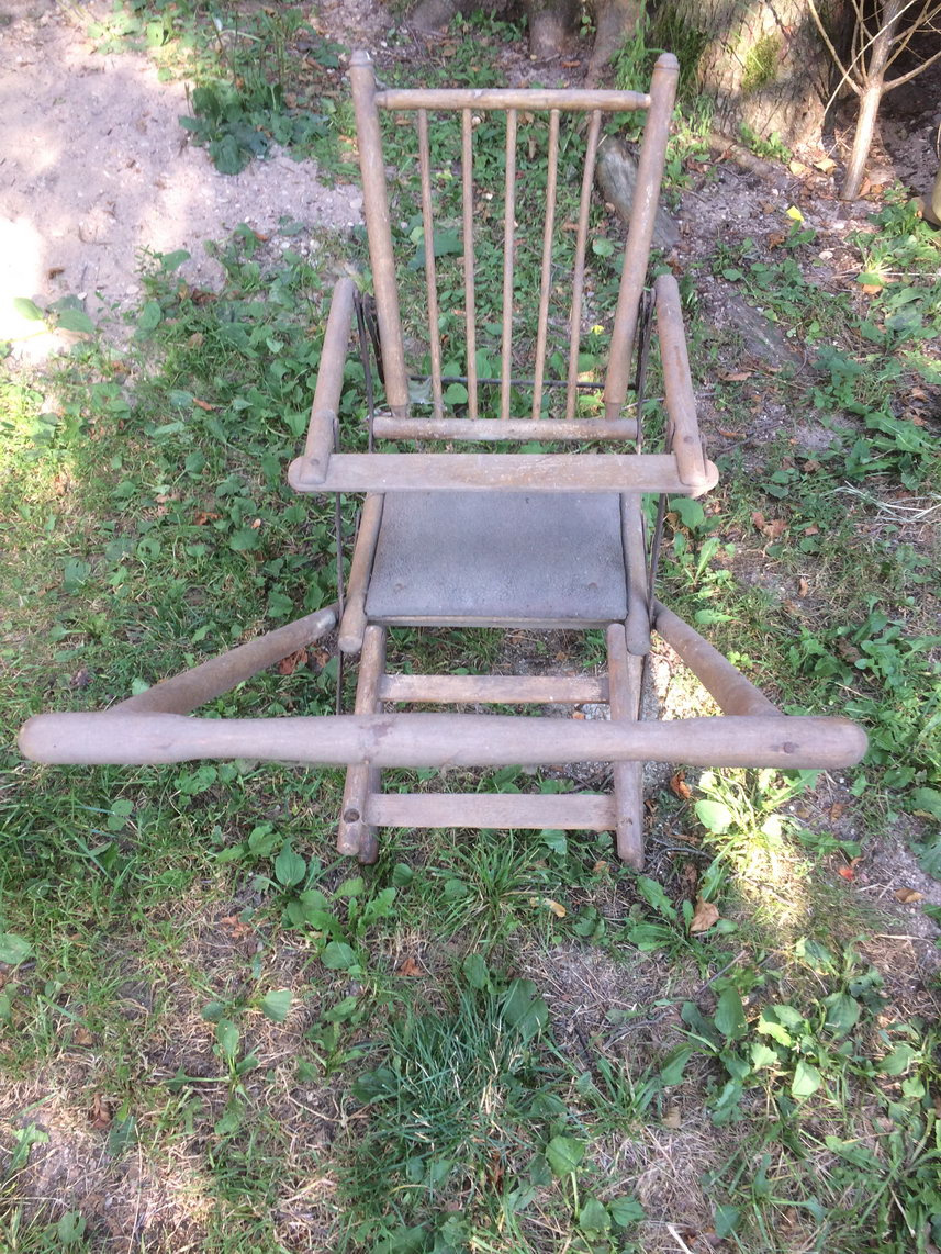 Historický dřevěný skládací kočárek - 2