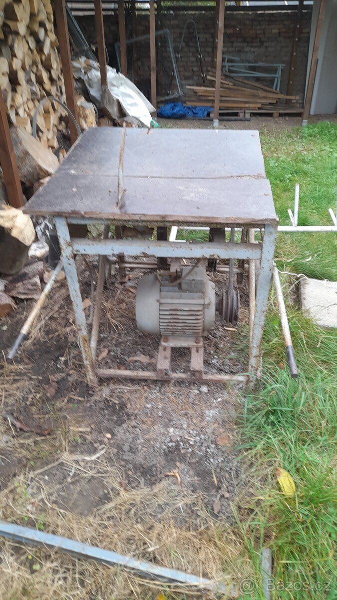 funkční cirkulárku domácí výroby s podavačem dřeva - 2