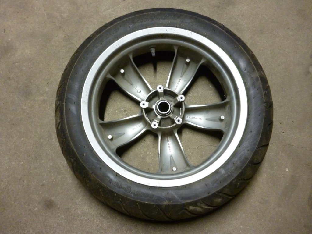 Aprilia Scarabeo 500. Zadní kolo. Od 2003 - 2