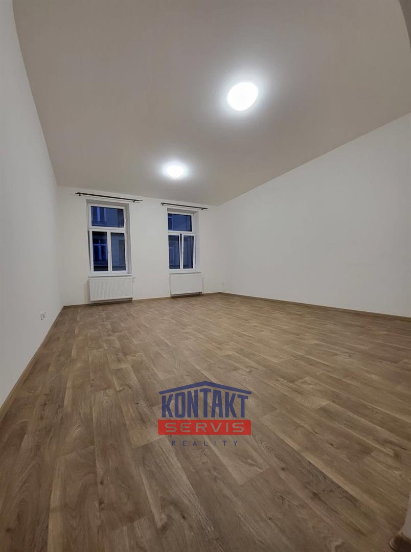 Pronájem zcela nově zrekonstruovaných bytů 2+1 v ulici 28. ř - 2
