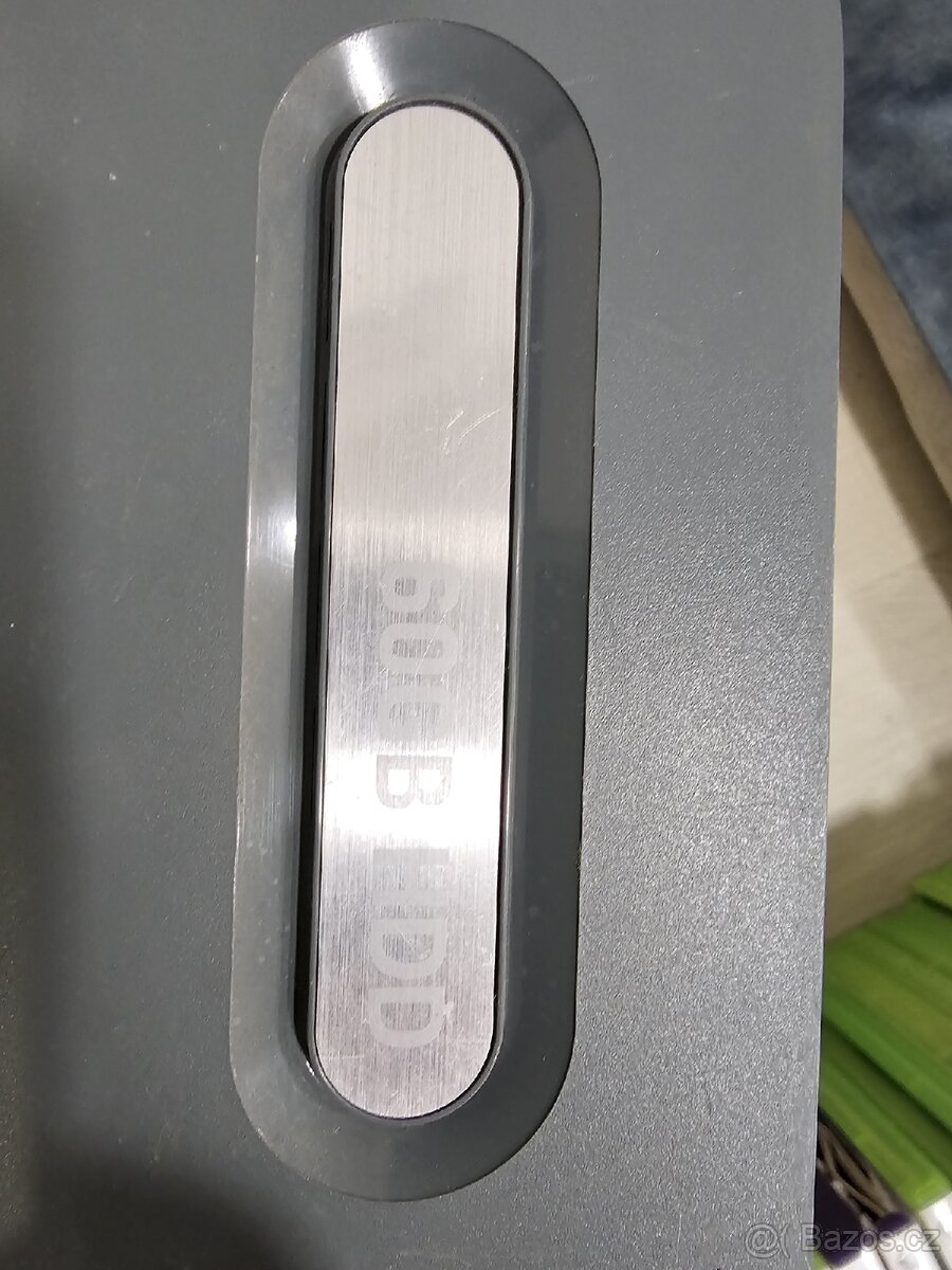 Xbox 360 na opravu + kinect+ hry - 2