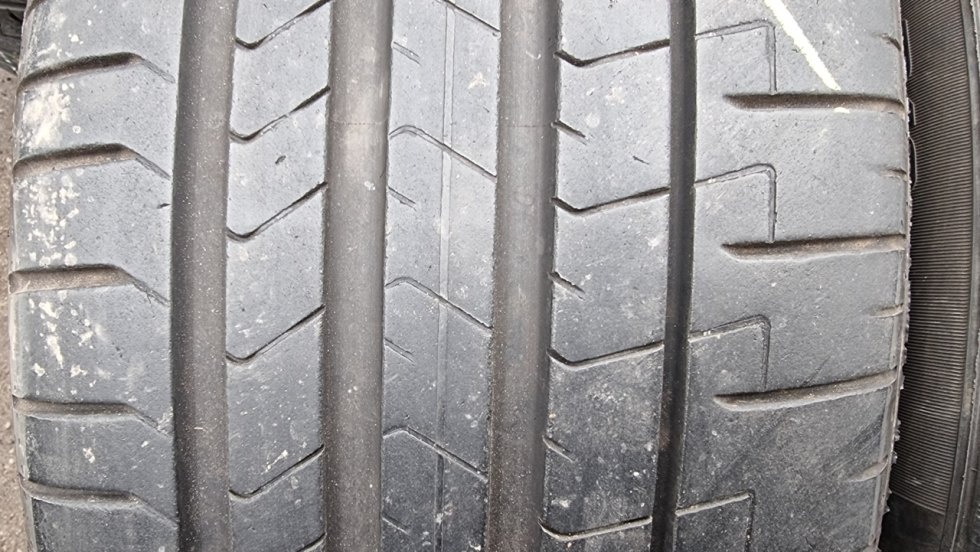Letní pneu 255/45/19 Pirelli - 2