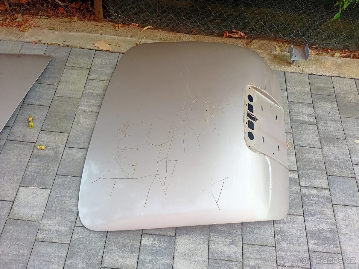 Víko kufru z Jaguaru S-type - 2