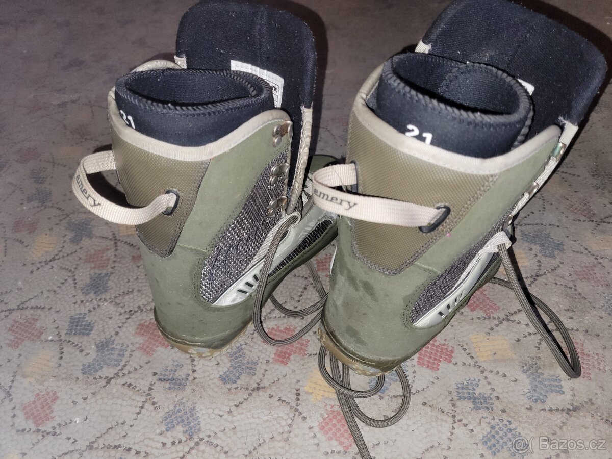 Malé boty na snowboard 33 - 2