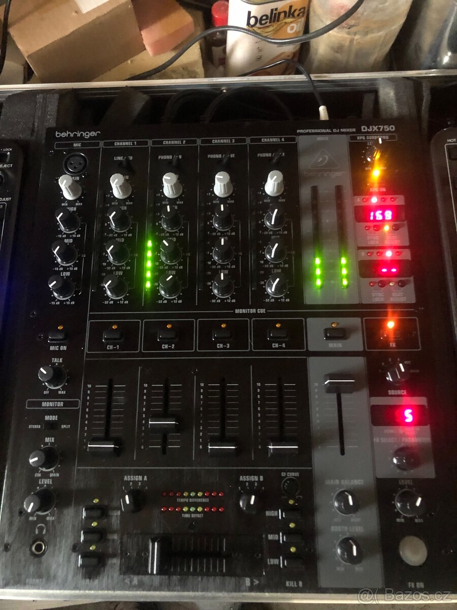 Behringer DJX750 - 2