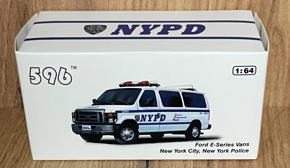 1:64 596 MODELS NYPD FORD E SERIE - 2
