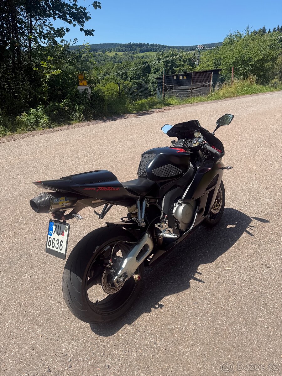 Honda cbr 1000rr - 2