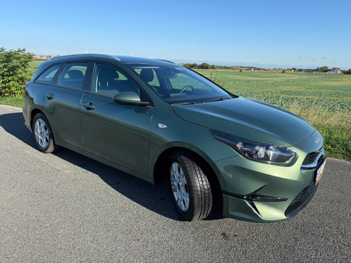 Kia Ceed 1.5i 117kW 2023, 22900km - 2