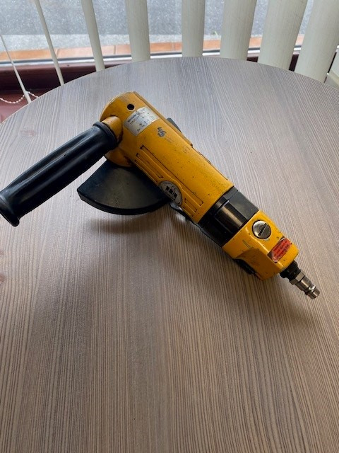 Pneumatická úhlová bruska Schneider 125 - 2