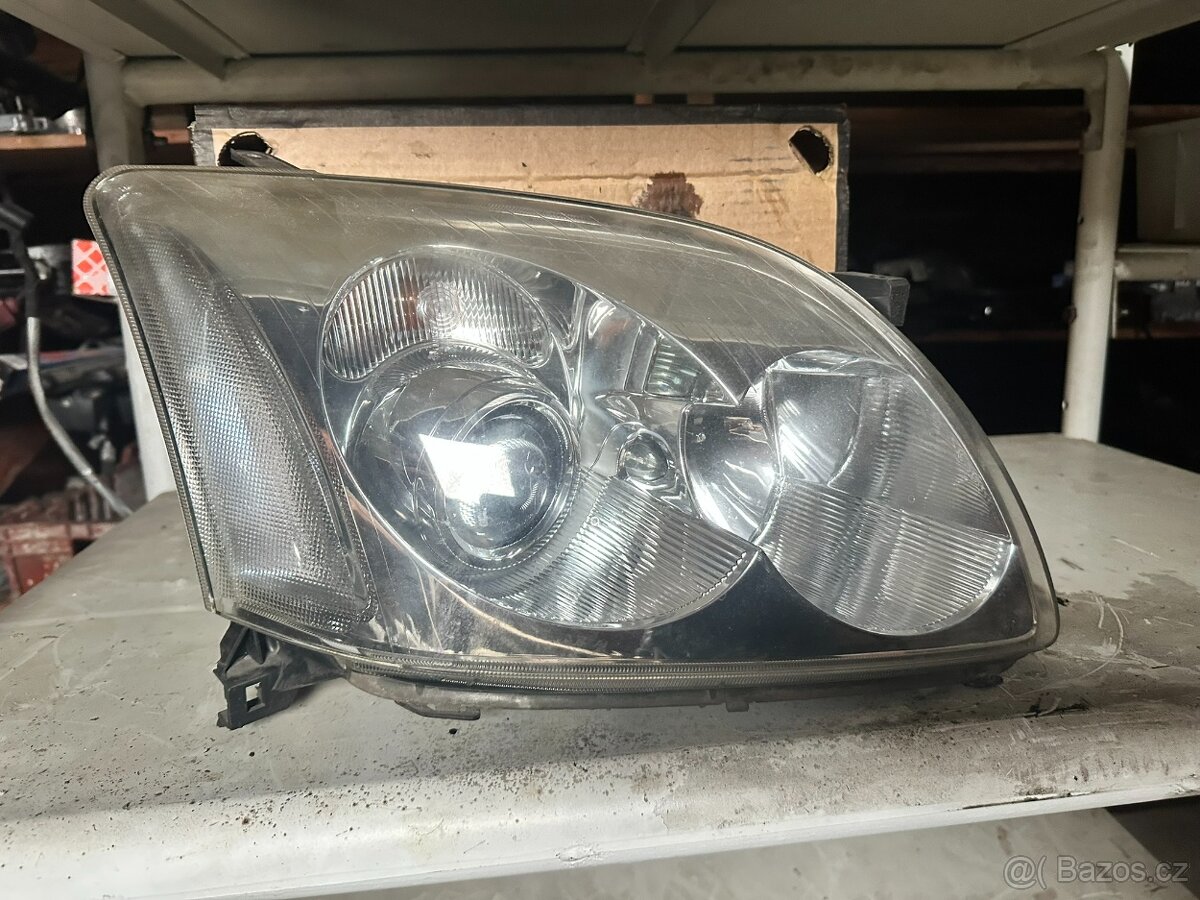 Toyota Avensis Náhradní díly - P Xenon komplet - 2