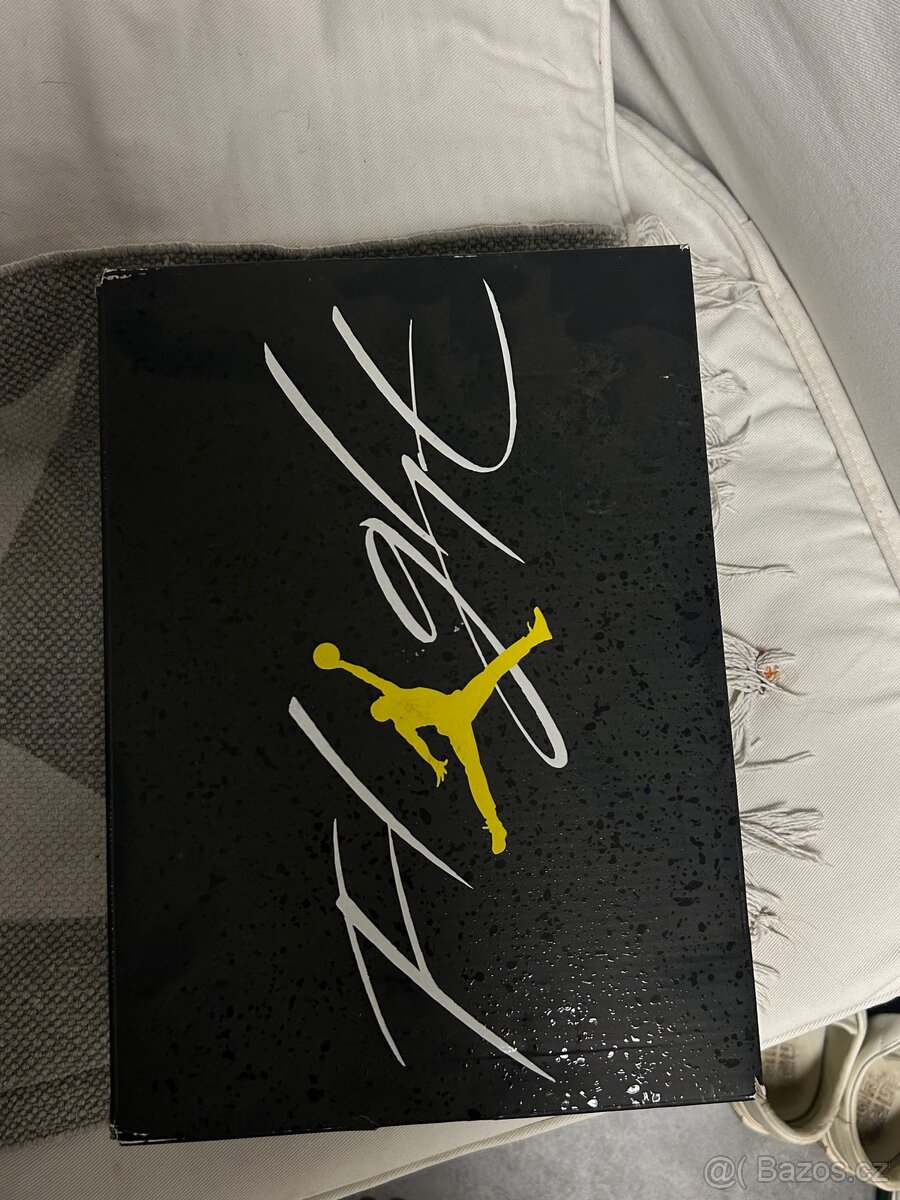 Jordan 4 yellow thunder - 2