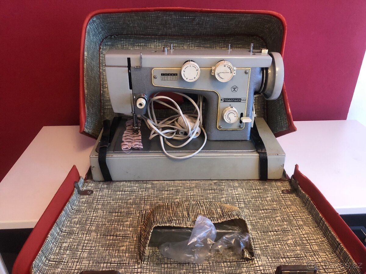 Šicí stroj Podolsk 142 - 2
