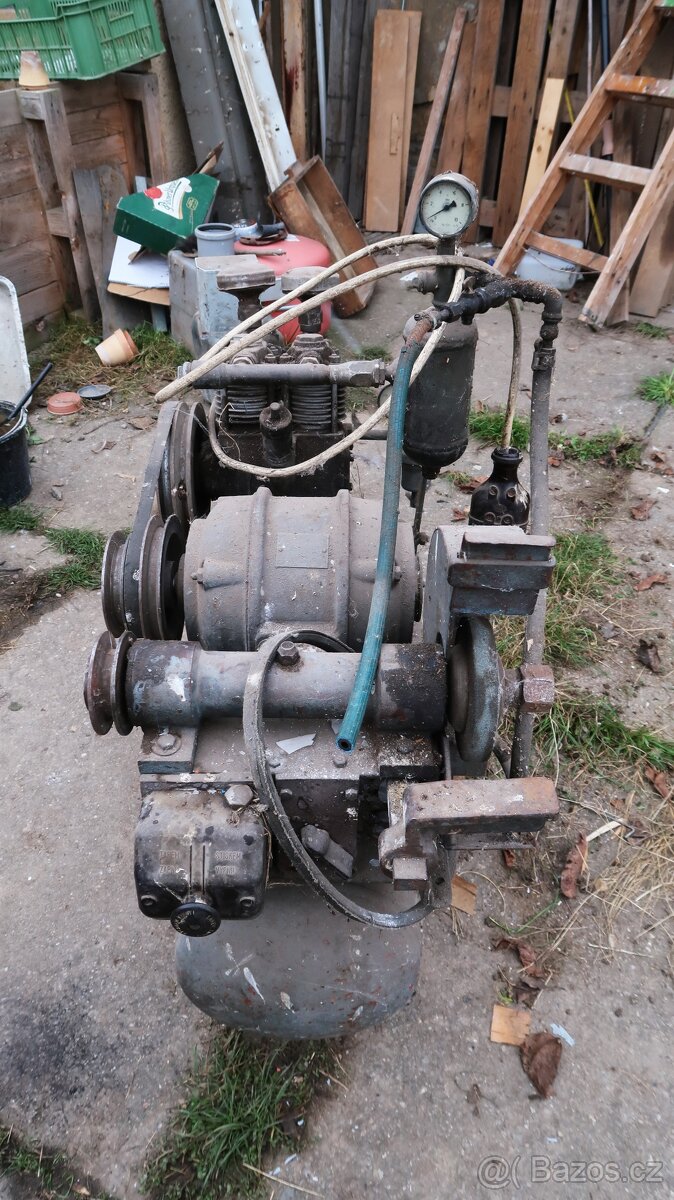 Starý dvoupístový kompresor s bruskou 380V - 2