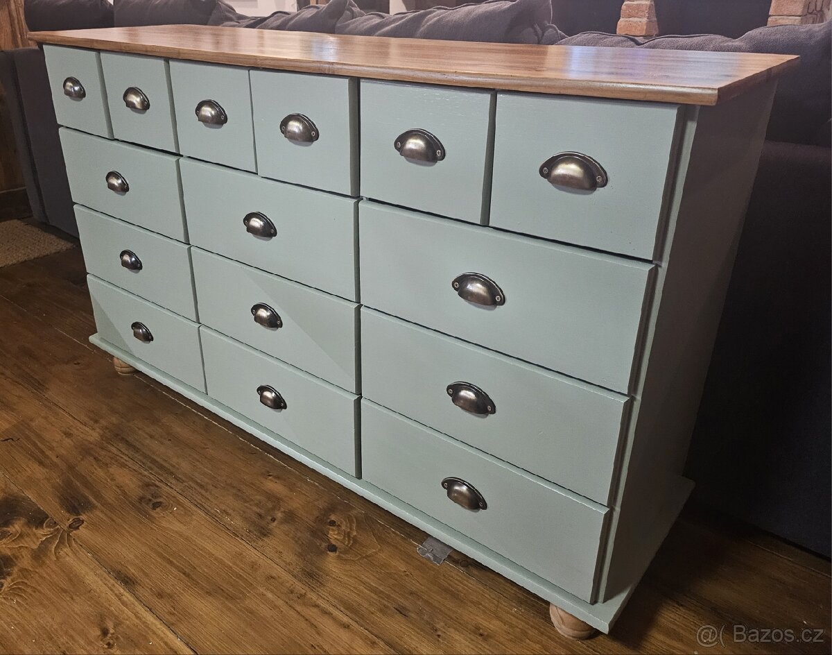 Dřevěná komoda ve venkovském stylu - 2