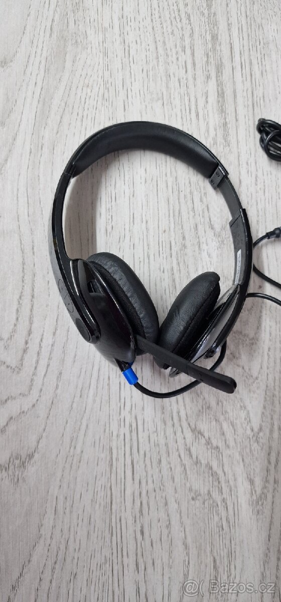 Sluchátka Logitech s kabelem a mikrofonem - 2