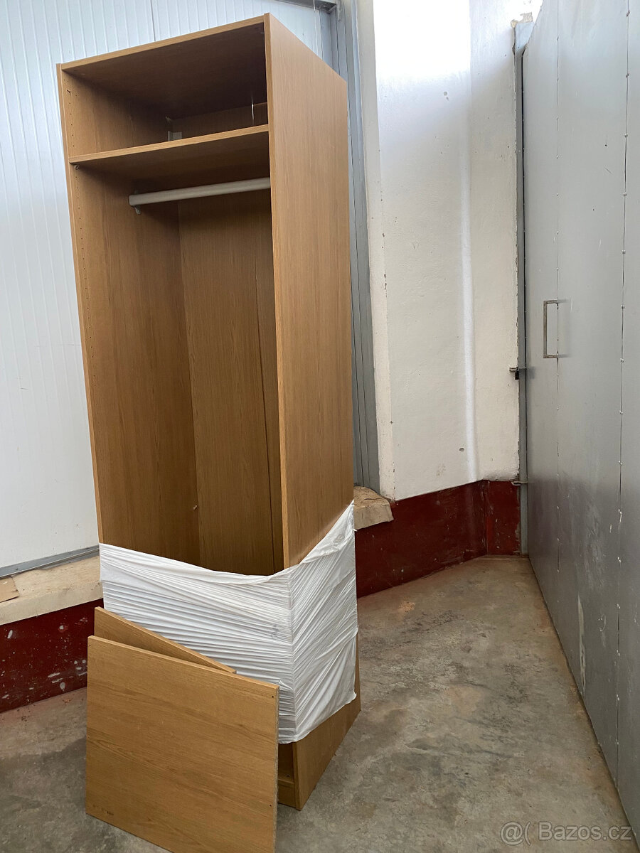 PRODÁM VELKOU SKŔÍŇ A KUCHYŇSKÝ STůL - 2