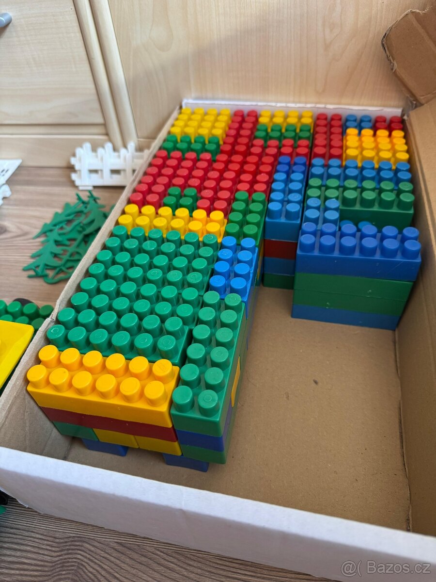 VELKÝ MIX STAVEBNICE A DALŠÍ VĚCI - viz fotky - 2