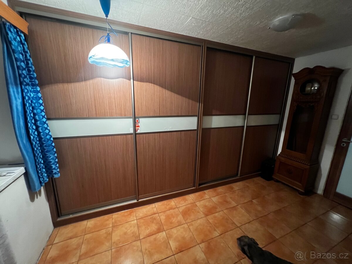 Šatní skříň - 2
