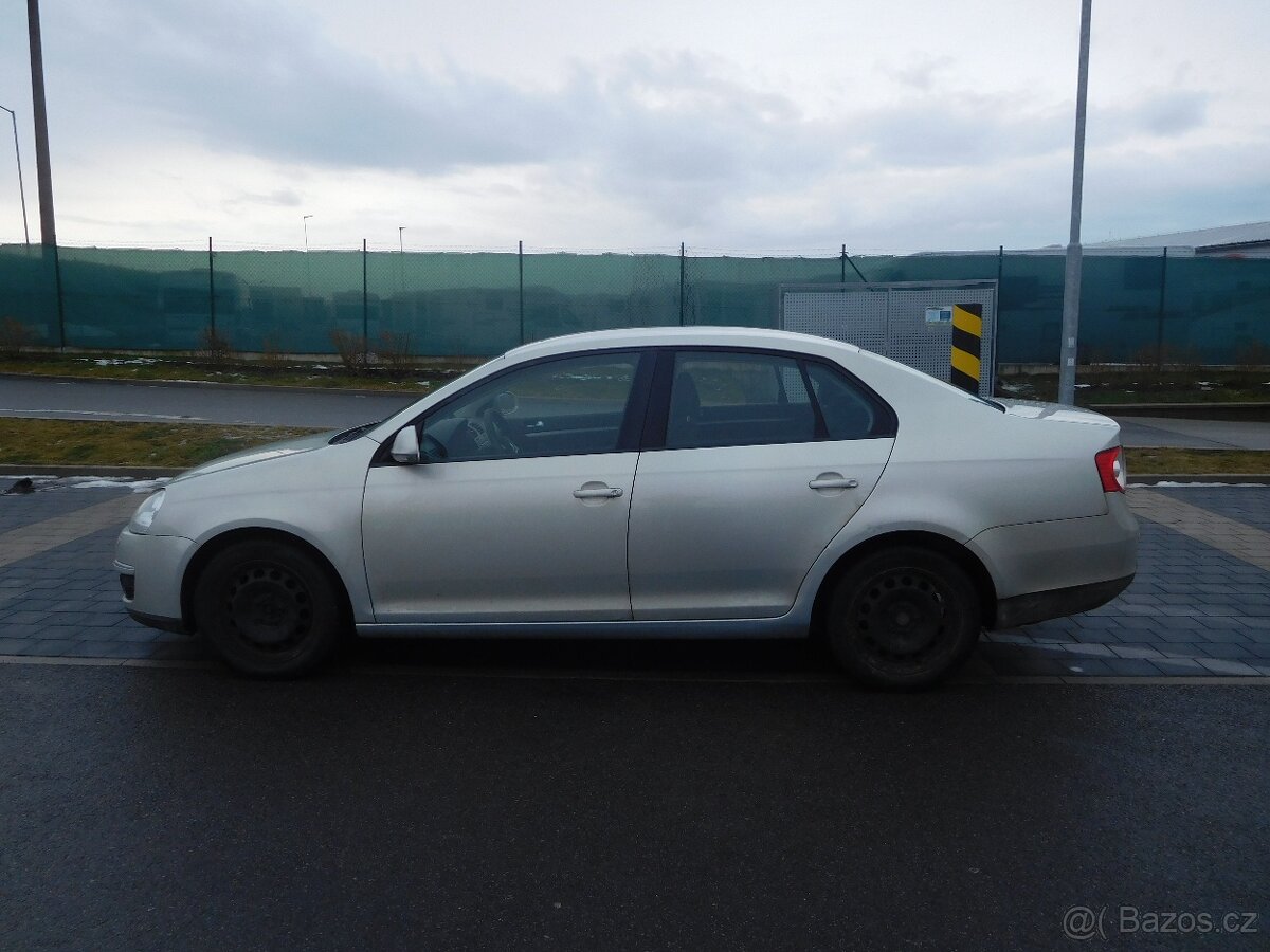 Volkswagen Jetta 1.6 MPi, 75 kW, Aut. Klima - 2