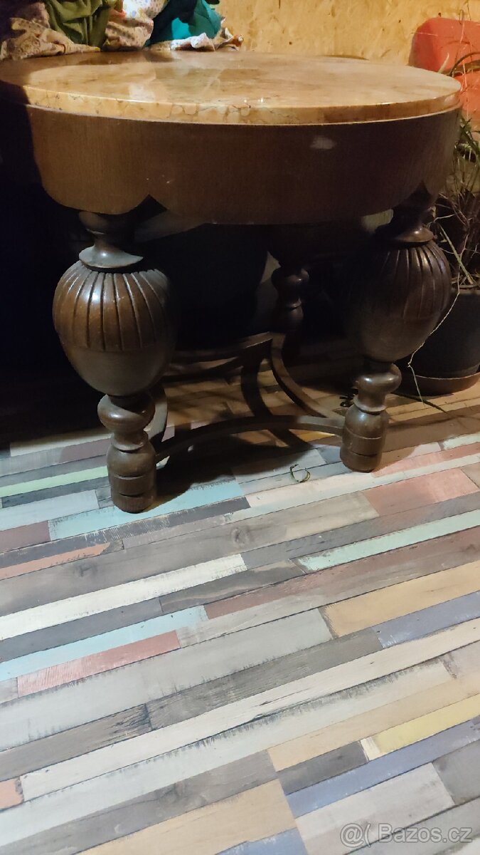 Mramorový stůl - 2