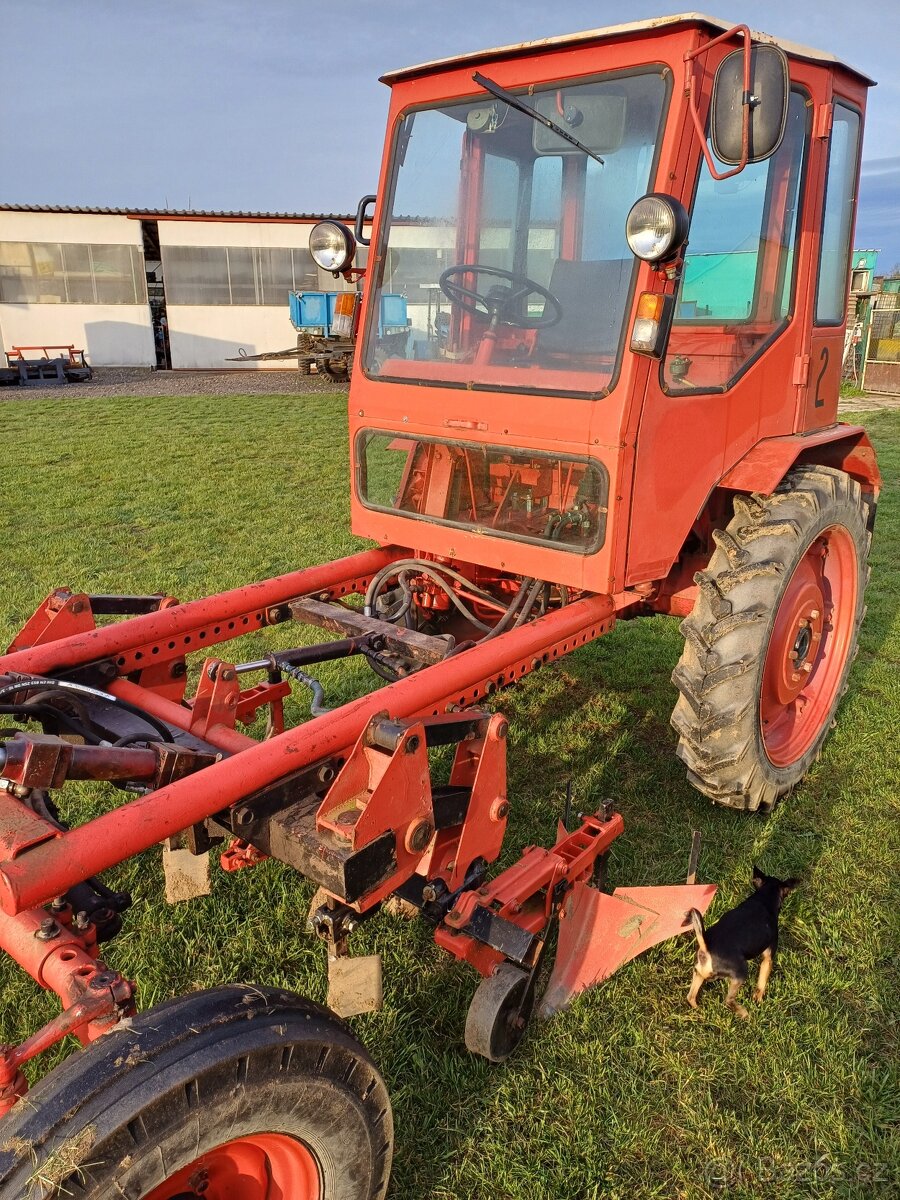 Traktor t 16 - 2
