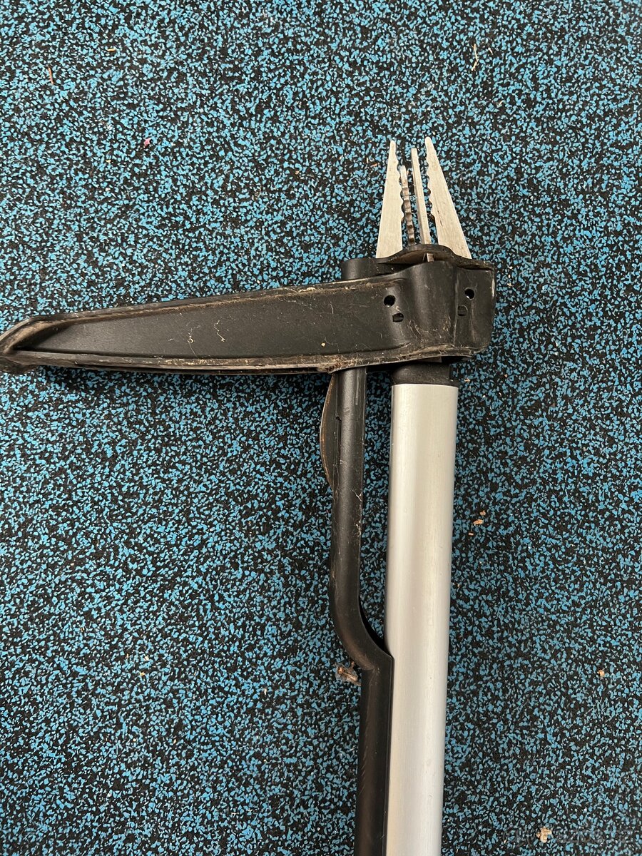 Fiskars Teleskopický vytrhávač plevele - 2