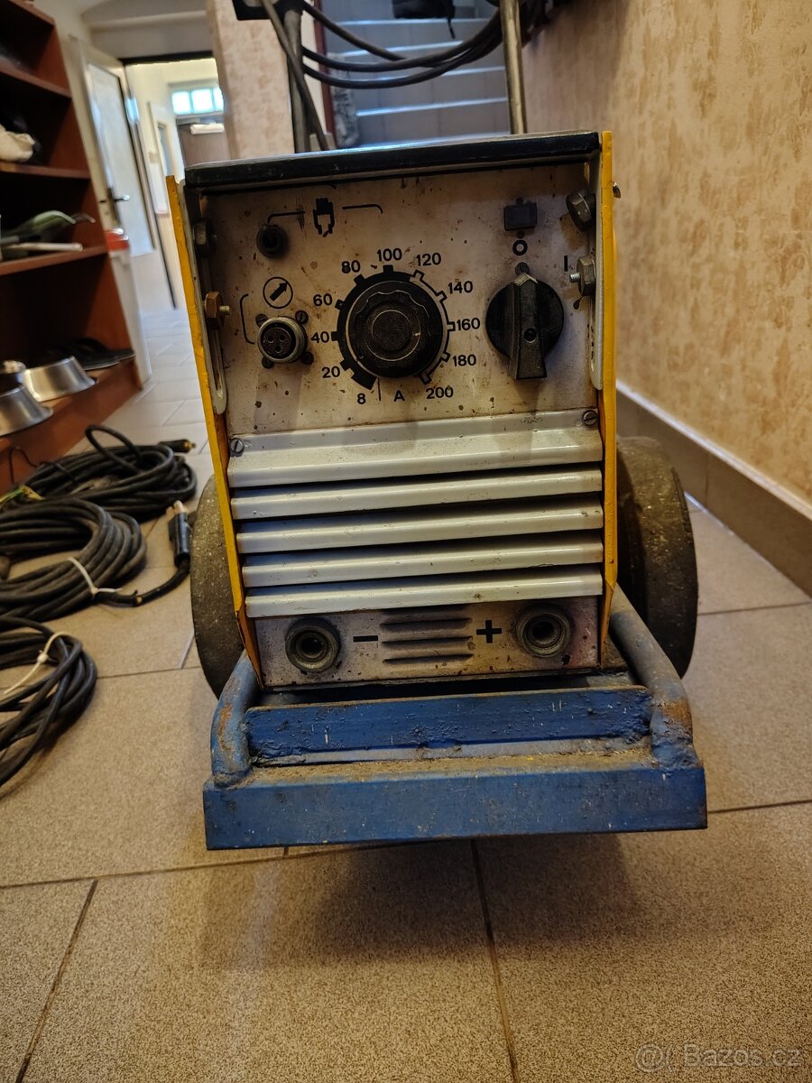 Svářečka Uta a profes bruska Perles - 2