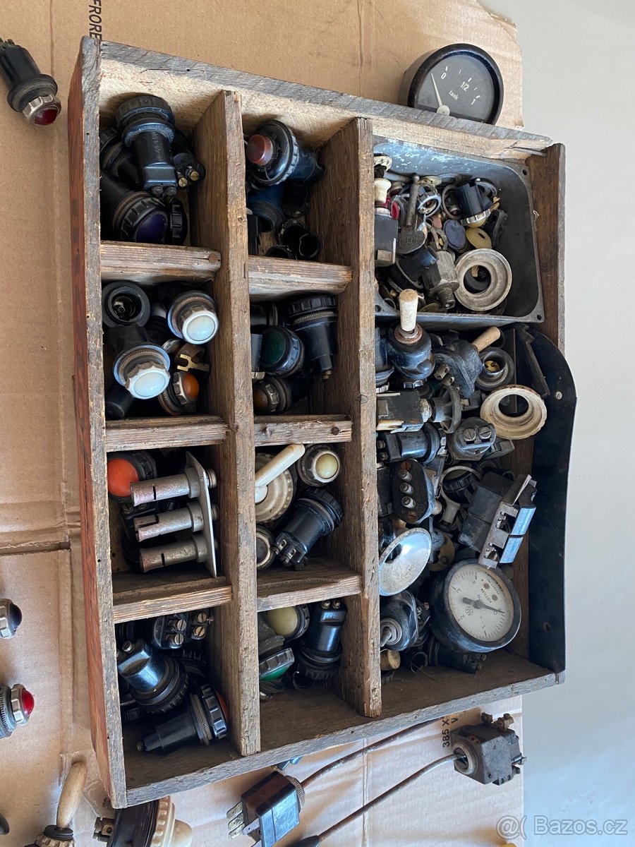 Kontrolky, přepínače, vypínače, atd... - 2