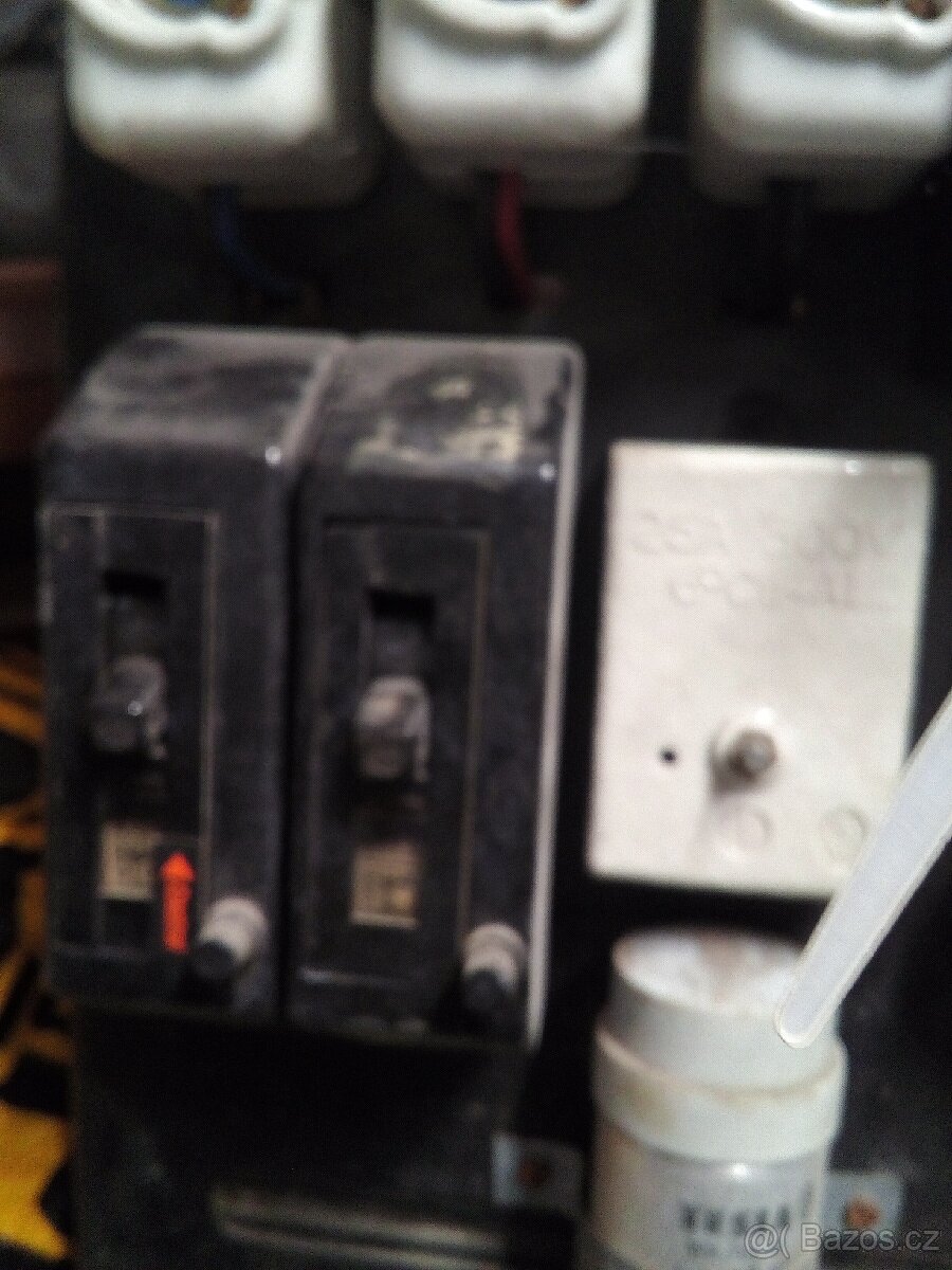Starý elektro rozvaděč - 2