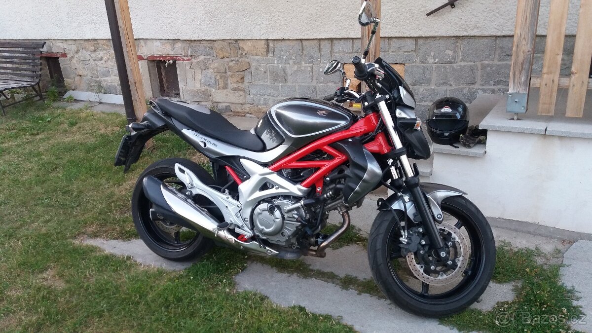 Suzuki Gladius 650 + kufr - 2