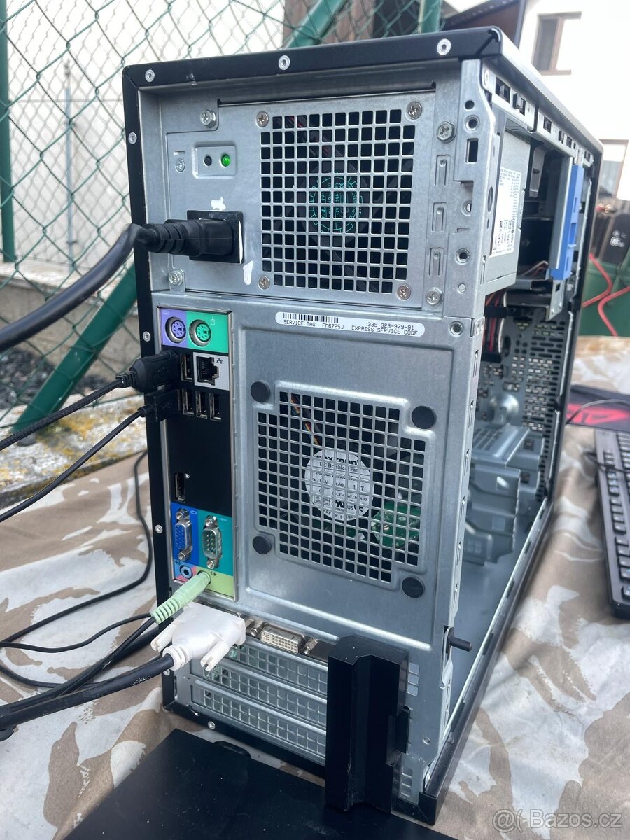 Kancelářsky PC s monitorem a reproduktor - 2