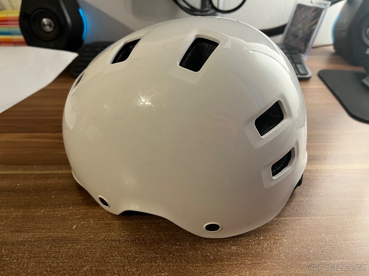 Oxelo dětská helma (Decathlon) - 2