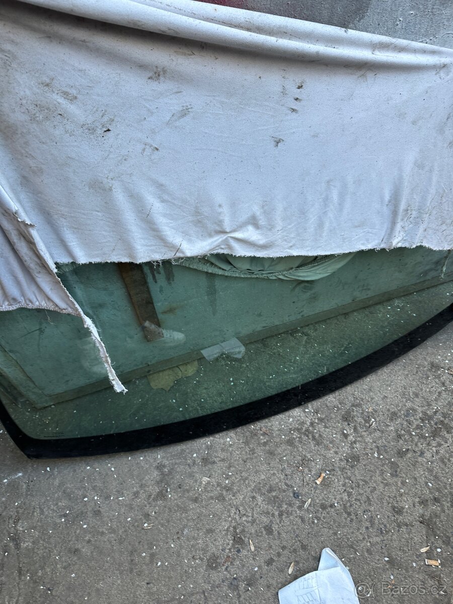 Čelní sklo na w204 - 2