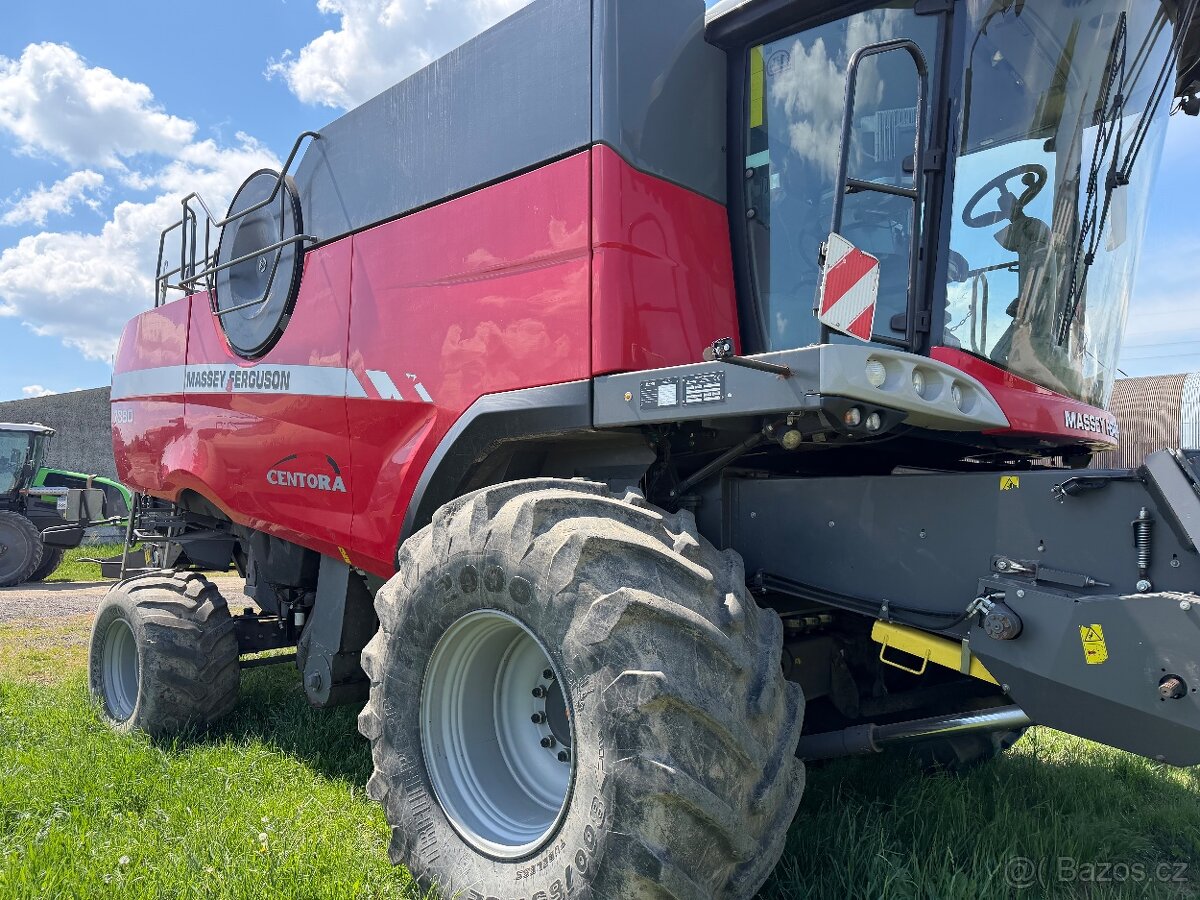 Mlátička kombajn Massey Ferguson Centora 7380 - 2