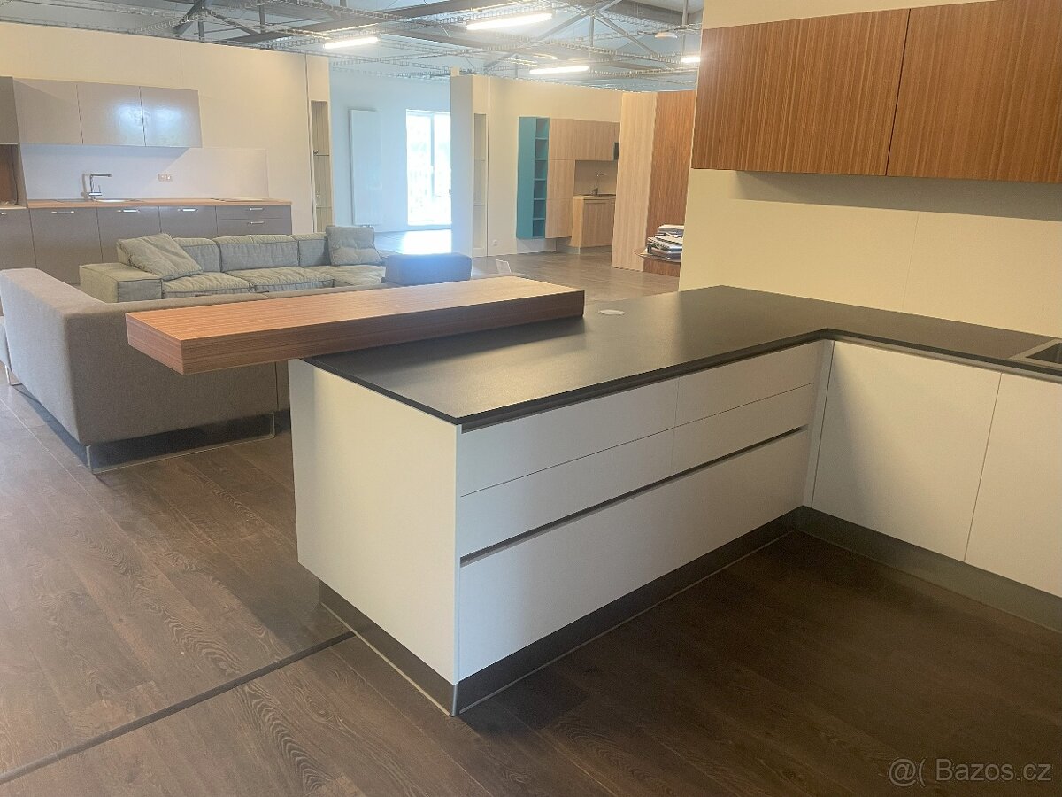 Kvalitní kuchyňská linka -NOVÁ - 2