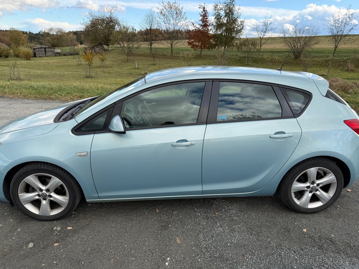 Opel Astra 1.6l + LPG, r.v. 2010 - 2