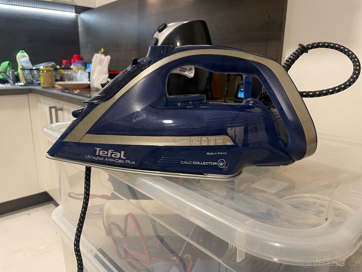 Tefal FV6830E0 Ultragliss Anti-Calc Plus - žehlička - 2